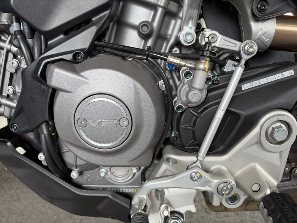 試乗車 Multistrada V2 S
