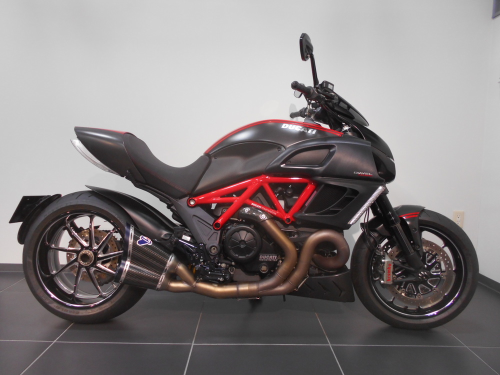 【ディライト特選中古車】DIAVEL CARBON
