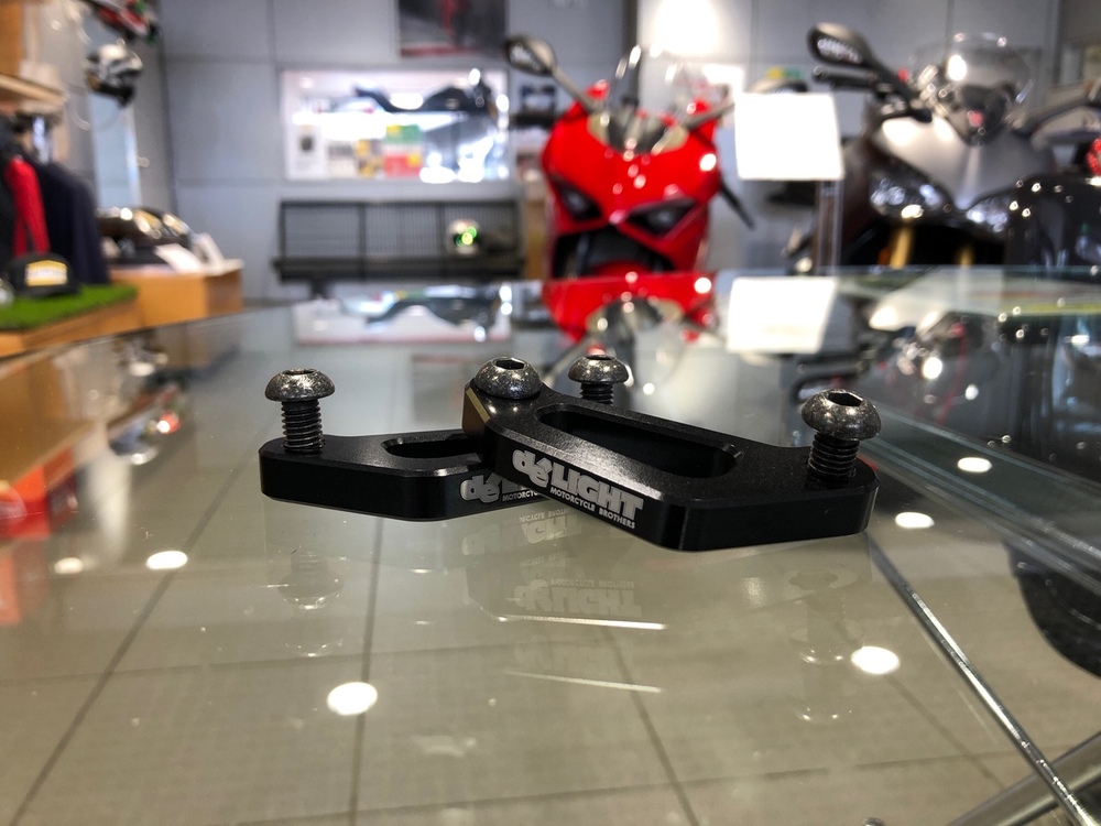 V4 パーツ入荷情報！