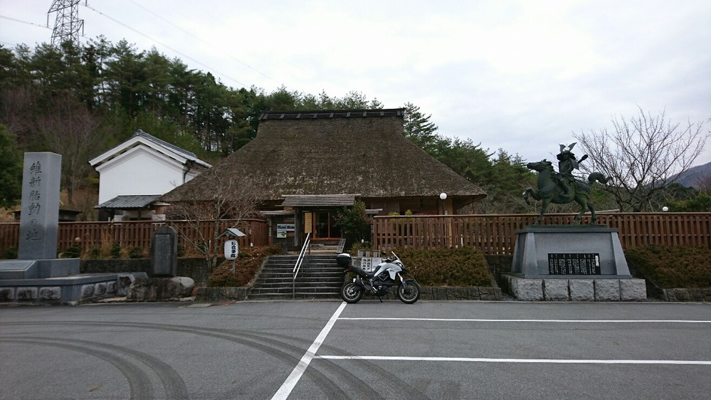 ぶらぶらと・・・。