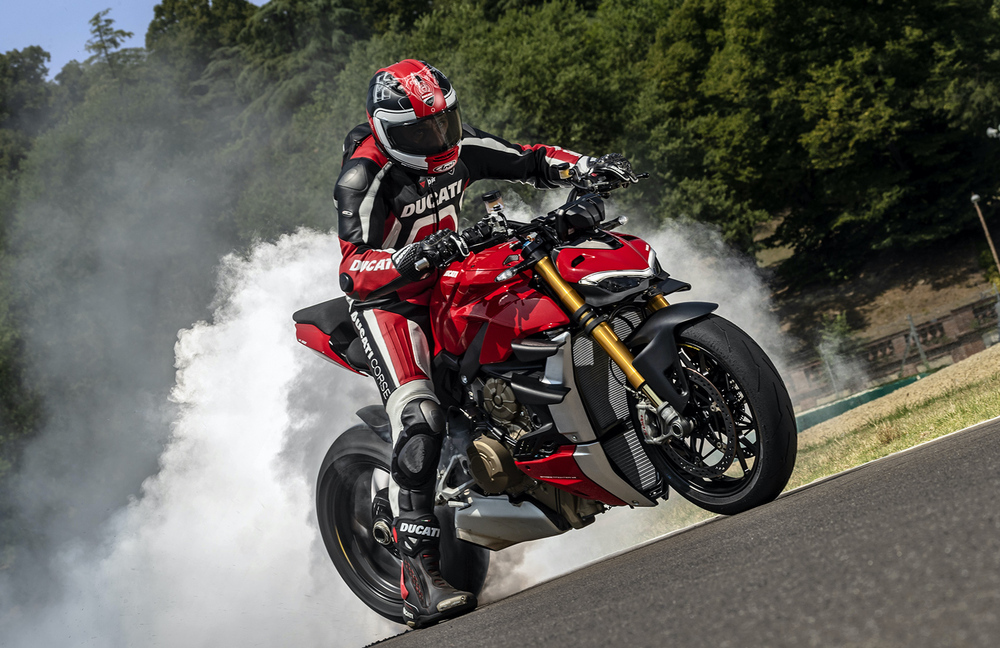  2020 年モデルのこと。