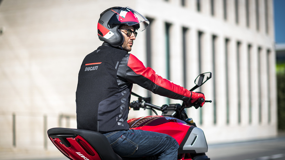【Ducati Smart Jacket】　ケーブルレスの利点とは？
